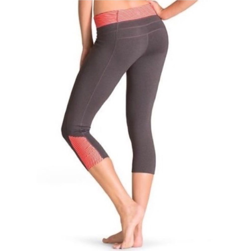 Athleta Balance Stripe Capri Cropped Leggings in Grey Pink stripes Size X-Small